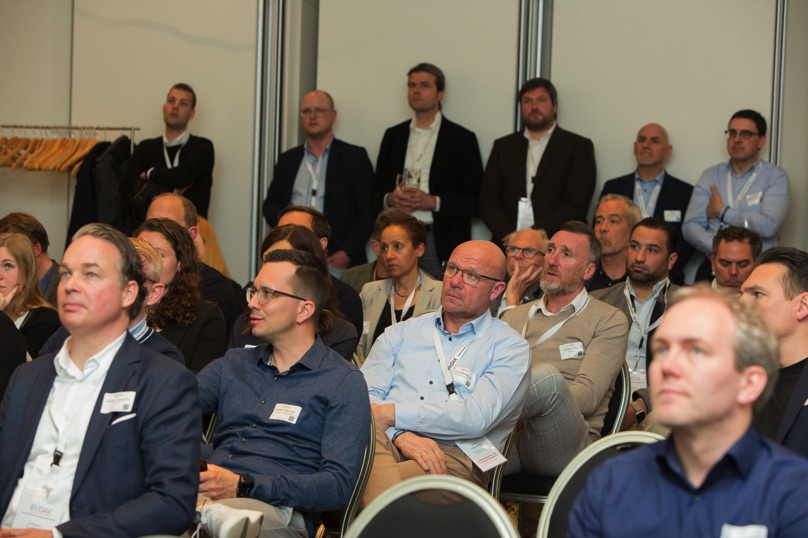 /images/slider-imgs-xs/074_Foto Loeffler_Weconact.jpg